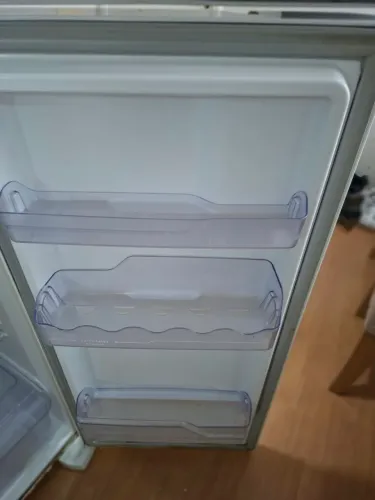 Vendo geladeira. Não entrego