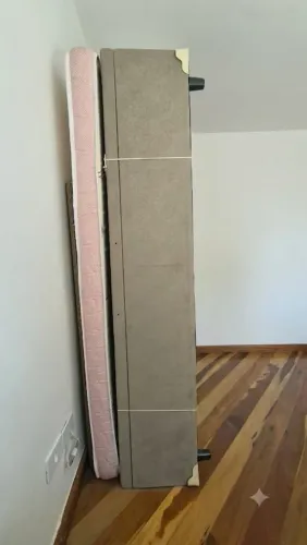 Box com colchão de solteiro