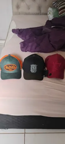 Bonés novos e originais 100$ nos 3