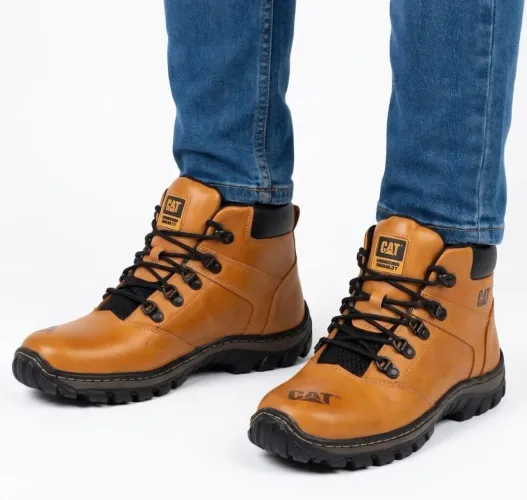 Bota Amarok Trilha Caterpillar Adventure Masculina Em Couro Promoção Cores Café e Amarelo