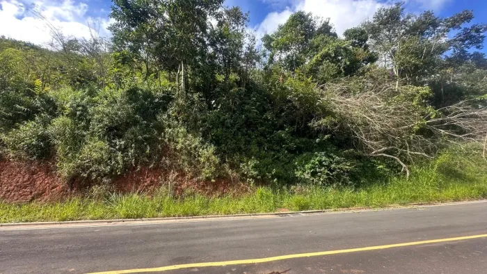 Terreno em aclive com 487,10m², aclive Condomínio Reserva Salvaterra, Juiz de Fora.