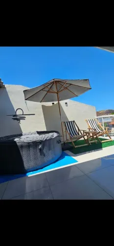 Ombrelone 2,40 m com Base + 2 Espreguiçadeiras de Madeira