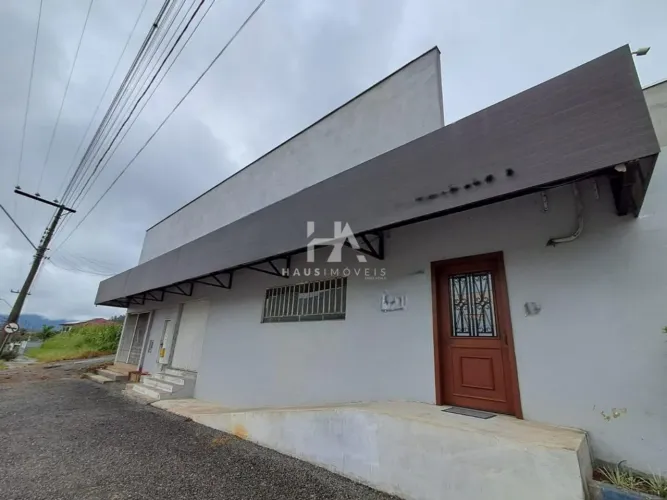 Galpão/Depósito/Armazém para Aluguel no Bairro Ribeirão Cavalo com 414 m² disponíveis