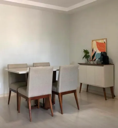 Mesa 4 cadeiras + Buffet