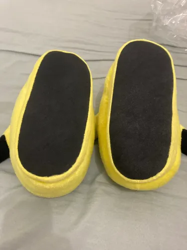 Vendo um par de pantufa 