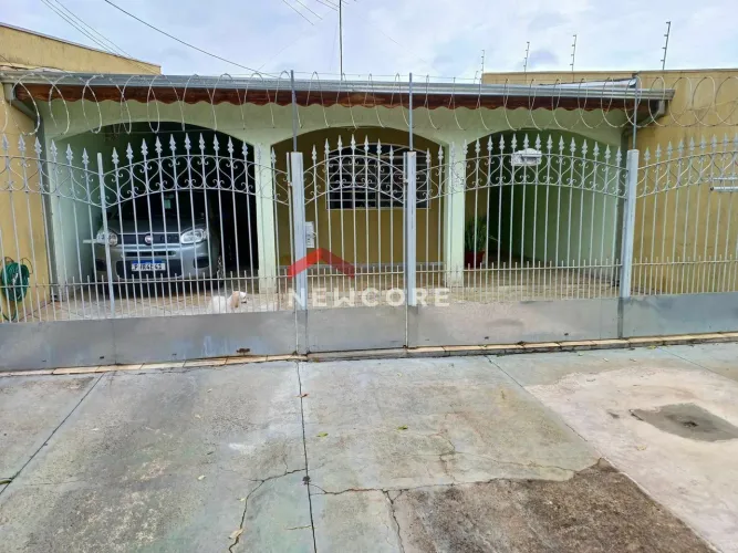 Casa em Rua Madre Clara Milani - Jardim Rosa Branca - Bauru/SP