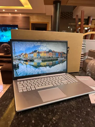 Notebook ASUS Vivobook Go 15 - Intel Core i3-N305 | SSD 256GB | Excelente estado
