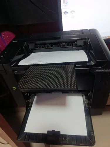 Impressora Hp Laserjet p1606 bem conservada com toner 