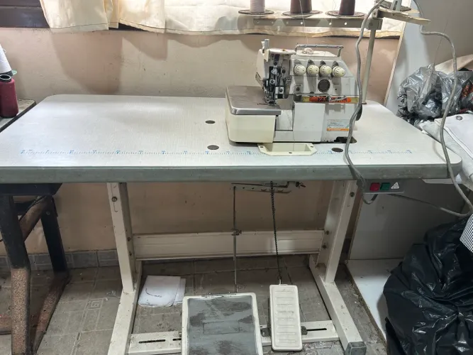 Overloque 5 fios usada