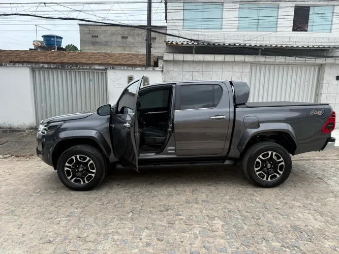 Toyota Hilux CD SRX Plus 4X4 2.8 TDI Die. Aut. 2024