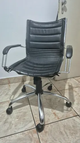 Cadeira de escritório metalica