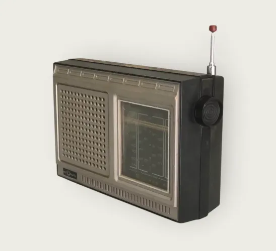 rádio portátil antigo da marca Motoradio
