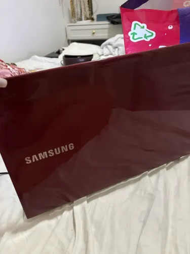 Notebook Samsung Série 3 NP270E5G 15,6? Intel Core i5 - Branco/Vermelho
