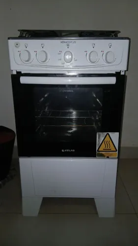Fogão 4 bocas 3 meses de uso semi-novo $ 500 tudo funcionando perfeitamente 