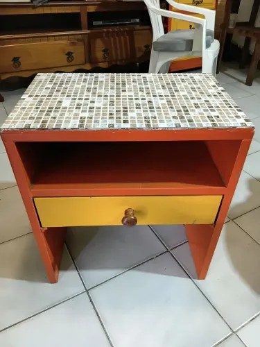 Mesinha de cabeceira 