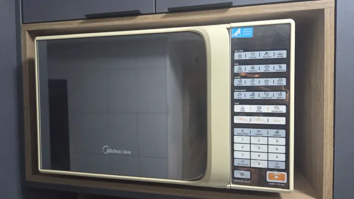 MICRO-ONDAS de Bancada Midea 30L com Painel Digital Branco 220V.
