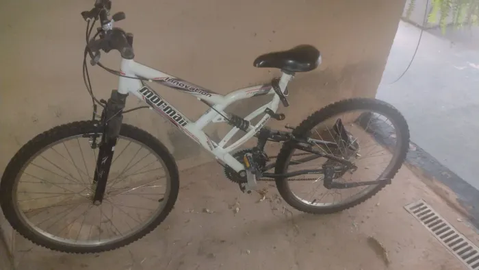 Bicicleta aro 26 perfeita para uma trilha 