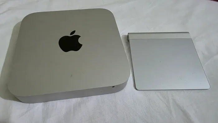 MacMini 2012 com o track pad da apple. Funcionando perfeitamente.