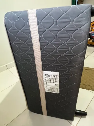 Vendo colchão conjugado NOVO.