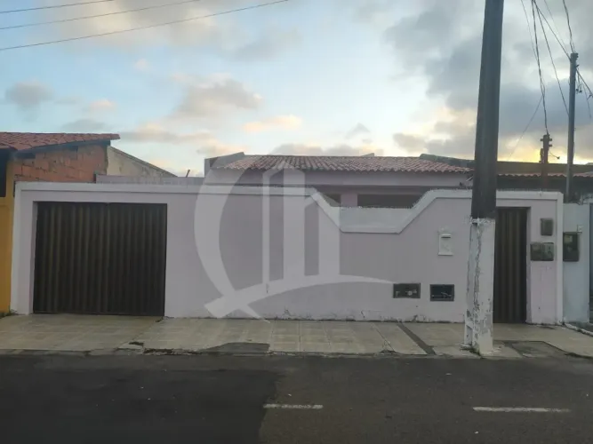 Casa com duas residências independentes à venda no Ponto Novo