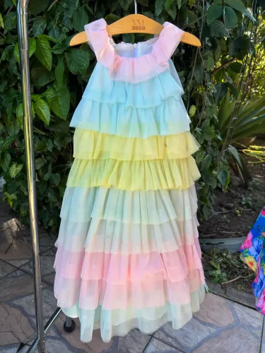 Vestido Arco-Íris em Tule Tamanho 6