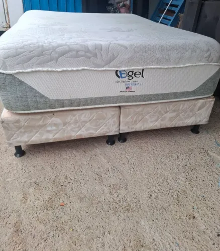 cama box de casal queem com colchão de mola ensacada já está higienizado aceito pix ou