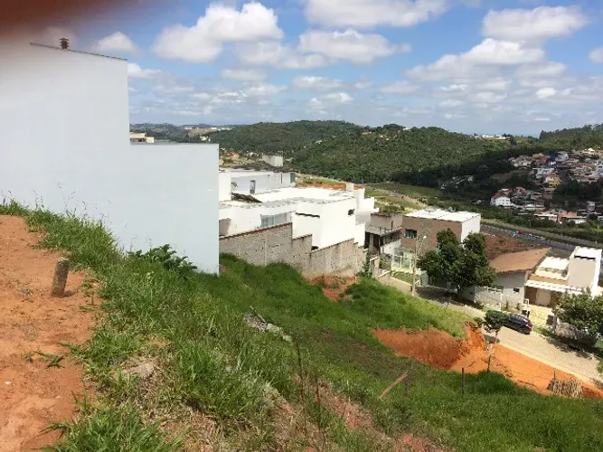 Terreno no Condomínio Via do Sol