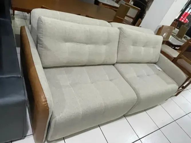 SOFA CAMA 2.20 MT LUXUOSO COM REVESTIMENTO DE COURINO