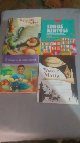 Livros Infantis 46 por 100 reais
