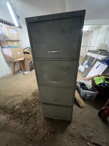 Arquivo com 4 gavetas metálico