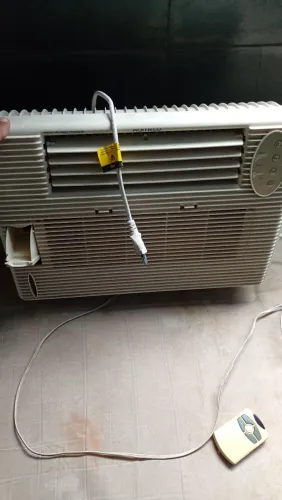 Vendo um lindo humildificador de ar vc tem problema renite sinusite etc ele deixar ar umid