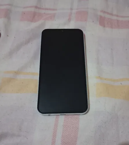 Celular  semi novo 
