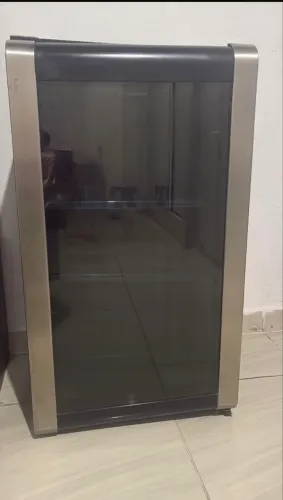 Adega climatizada de vinho
