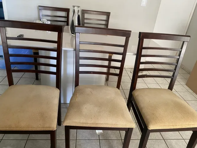 Vendo 5 cadeiras para mesa de jantar