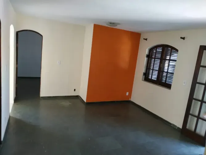 Casa 2 Quartos à 30 Metros da Avenida Cupecê