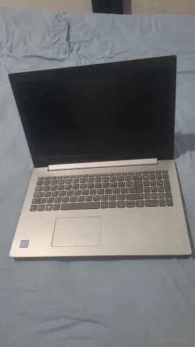 Notebook lenovo idealpad i3 8 geração com detalhe leiam a descrição do anúncio