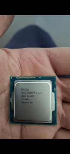 Intel Core i5-4440 (também de 4ª geração, socket LGA 1150, rodando a 3.10 GHz).