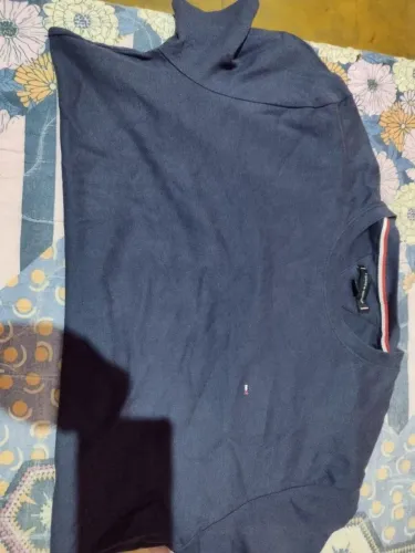 Camisa Gola Careca tamanho G Tommy Hilfiger