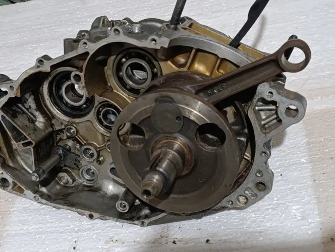 Virabrequim completo + Magneto completo + o meio do motor sem a numeração