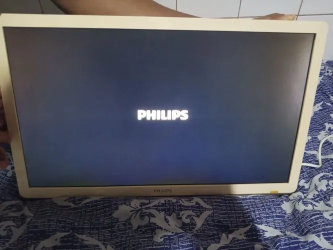 TV Philips LED 24" - Modelo 24PFL3017D/78