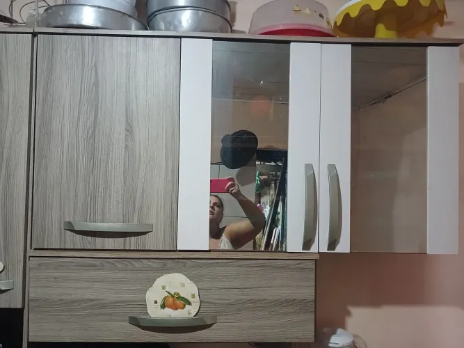 Armário de cozinha em perfeito estado de conservação 