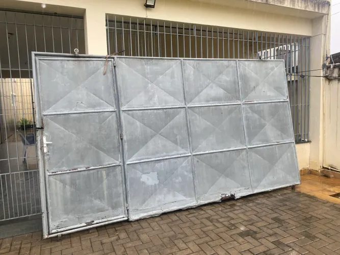 PORTÃO DE FERRO CHAPADO 4x2,30m com portão social 