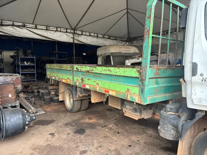 Carroceria de ferro assoalho de ferro  