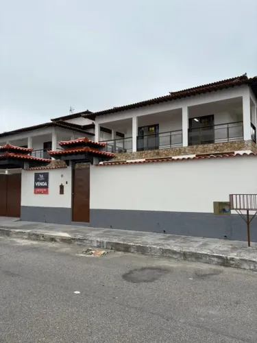 Casa para venda possui 314 metros quadrados com 5 quartos