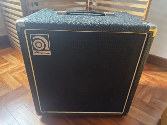 Amplificador Ampeg BA-110 para contra baixo