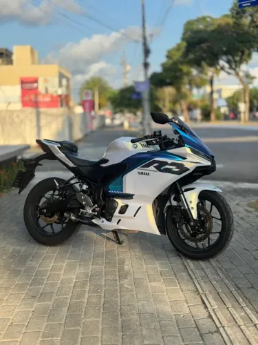 YAMAHA YZF R3 BRANCA 2026