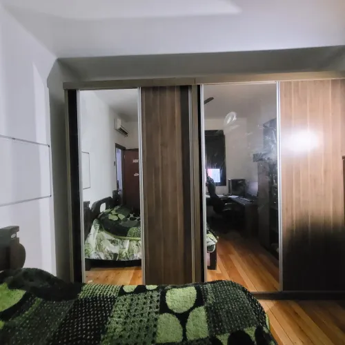 Roupeiro duas portas com espelho em 100% mdf