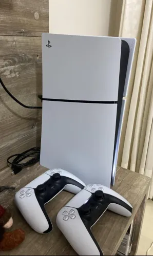 Playstation 5 - 1TB - 2 controles