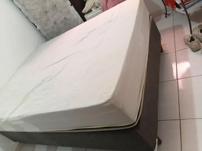 Vendo uma cama box 