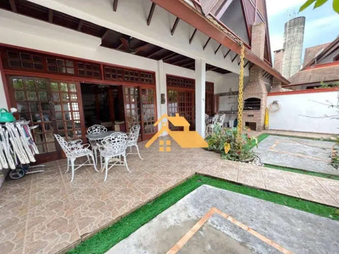 Casa em condomínio em Barra do Una | 4 dormitórios, piscina, a 250m da praia e 2 vagas